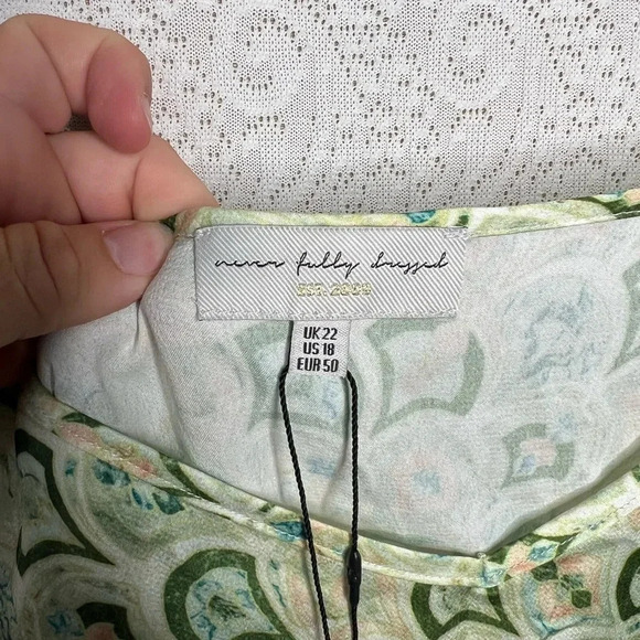 Never Fully Dressed Green Marble Print Cami Top Women's Size 18 - Picture 5 of 12